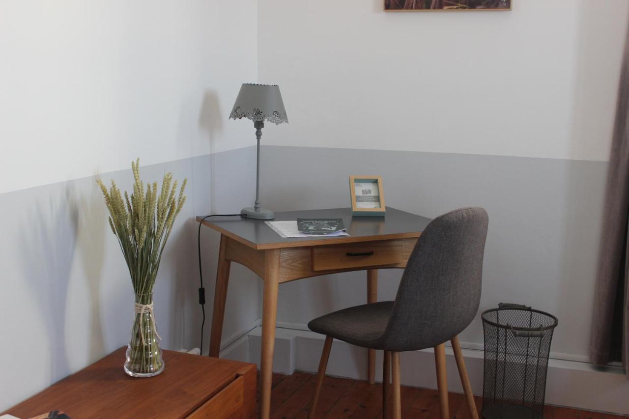 Maison D'Hotes La Poterne เอแปร์เน ภายนอก รูปภาพ