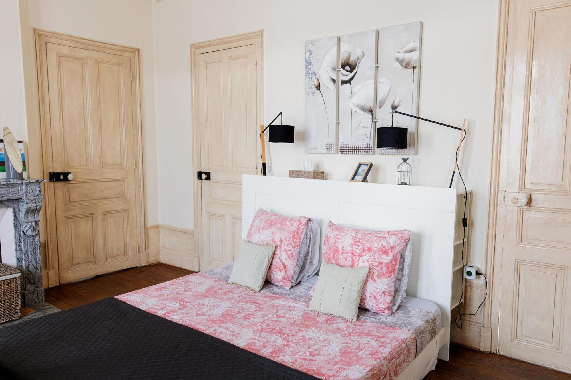 Maison D'Hotes La Poterne เอแปร์เน ภายนอก รูปภาพ