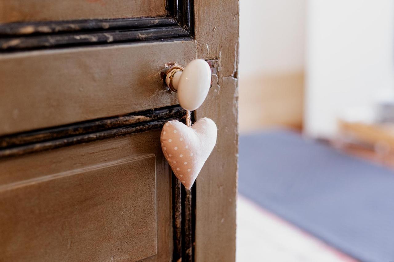 Maison D'Hotes La Poterne เอแปร์เน ภายนอก รูปภาพ